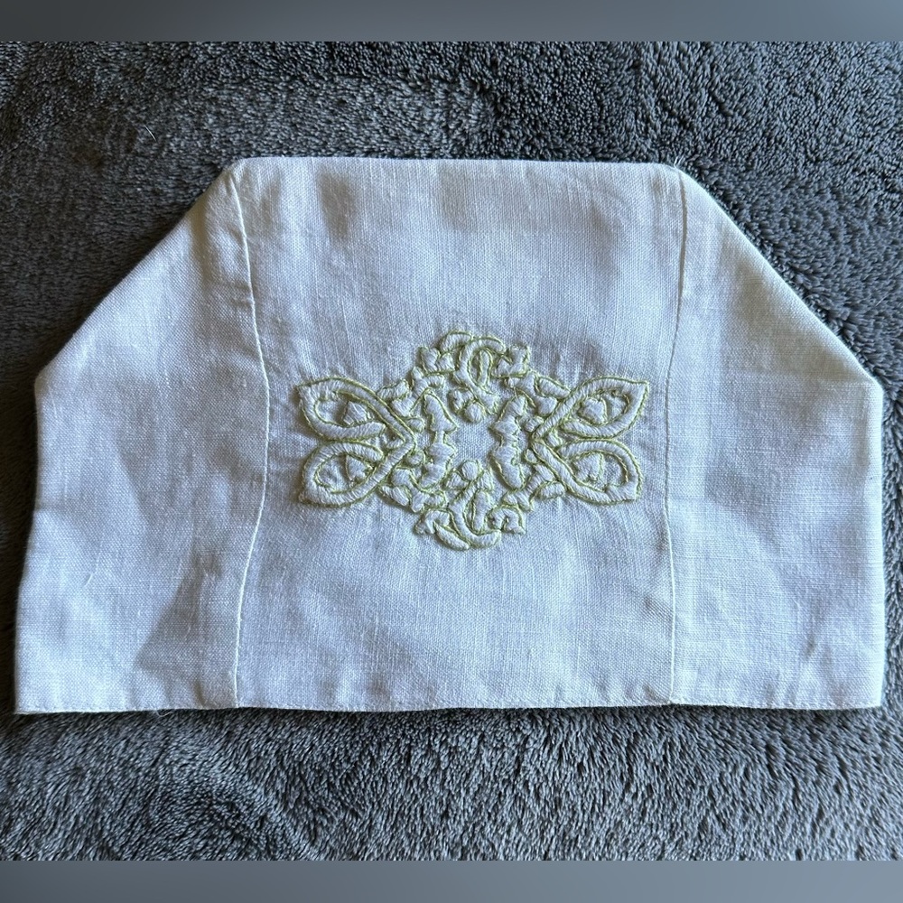 White Embroidered Tissue Box Cover